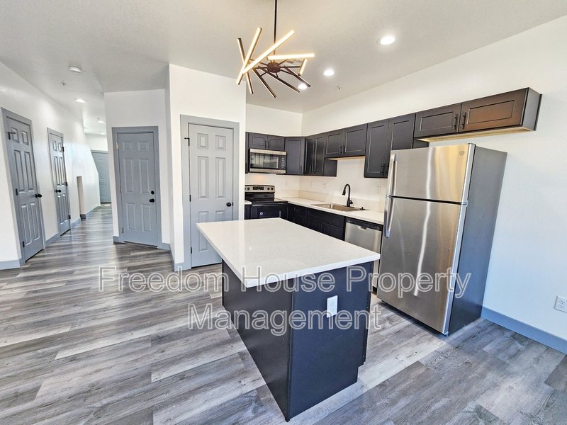 384 Erin Street property image