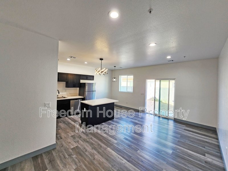 384 Erin Street property image