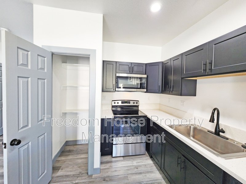 384 Erin Street property image