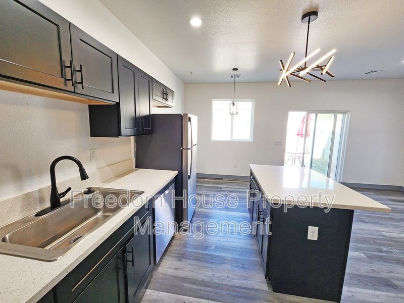 384 Erin Street property image