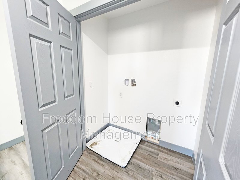 384 Erin Street property image