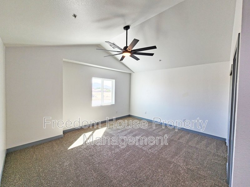 384 Erin Street property image