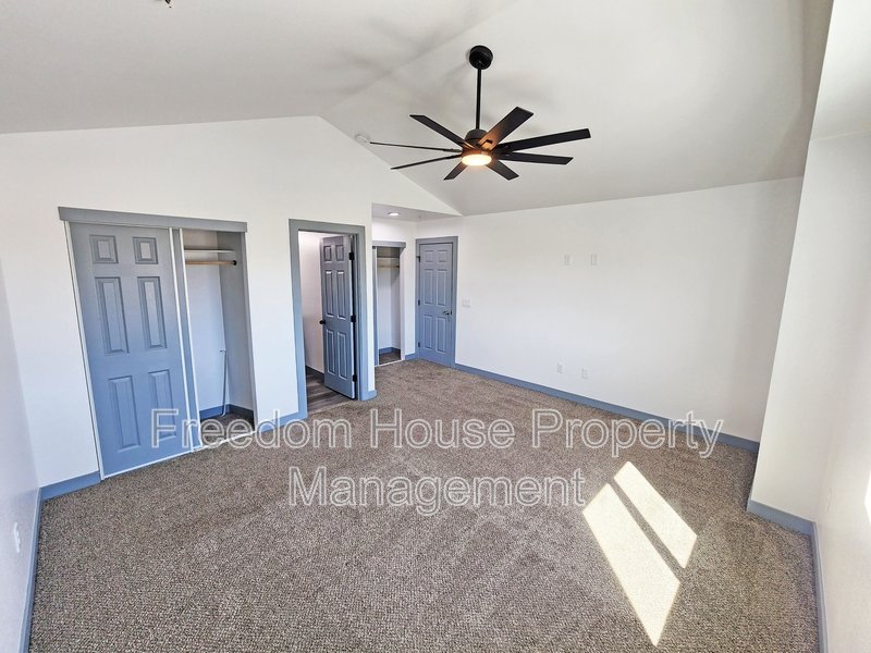 384 Erin Street property image