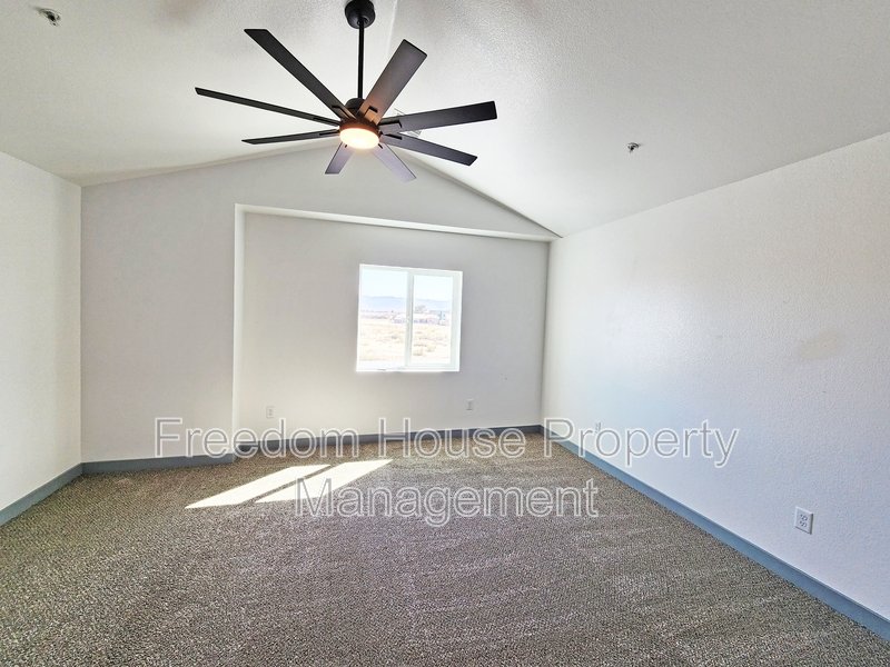 384 Erin Street property image