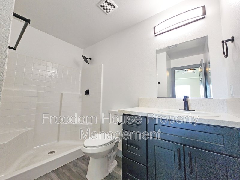 384 Erin Street property image