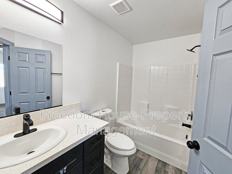 384 Erin Street property image