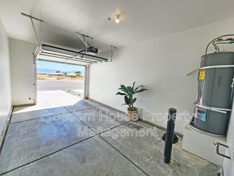 384 Erin Street property image