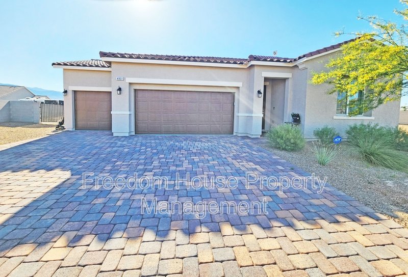 4901 Fairwood Court property image