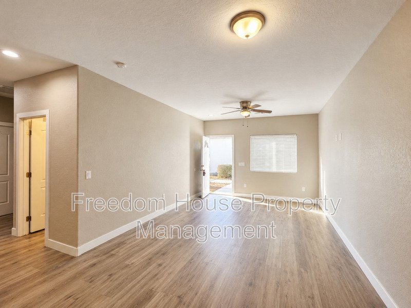 1121 Sixshooter Avenue - 2 property image