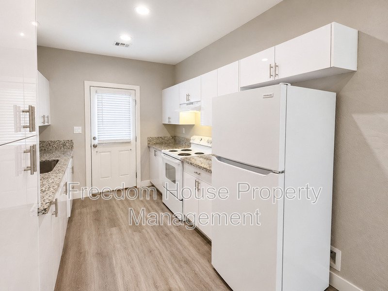 1121 Sixshooter Avenue - 2 property image