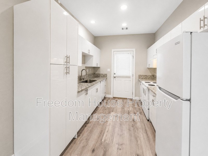 1121 Sixshooter Avenue - 2 property image