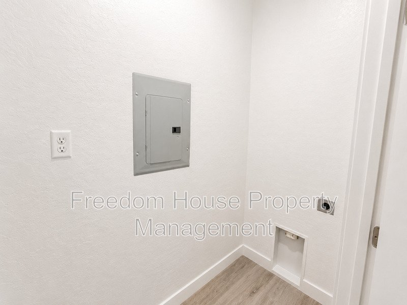 1121 Sixshooter Avenue - 2 property image