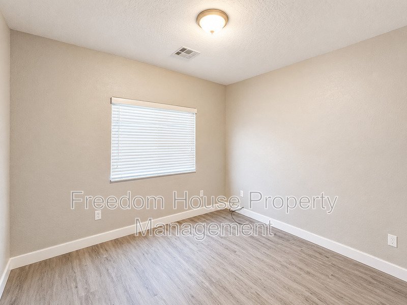 1121 Sixshooter Avenue - 2 property image