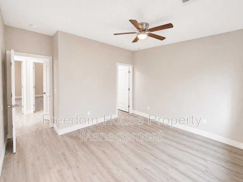 1121 Sixshooter Avenue - 2 property image