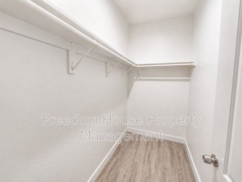 1121 Sixshooter Avenue - 2 property image
