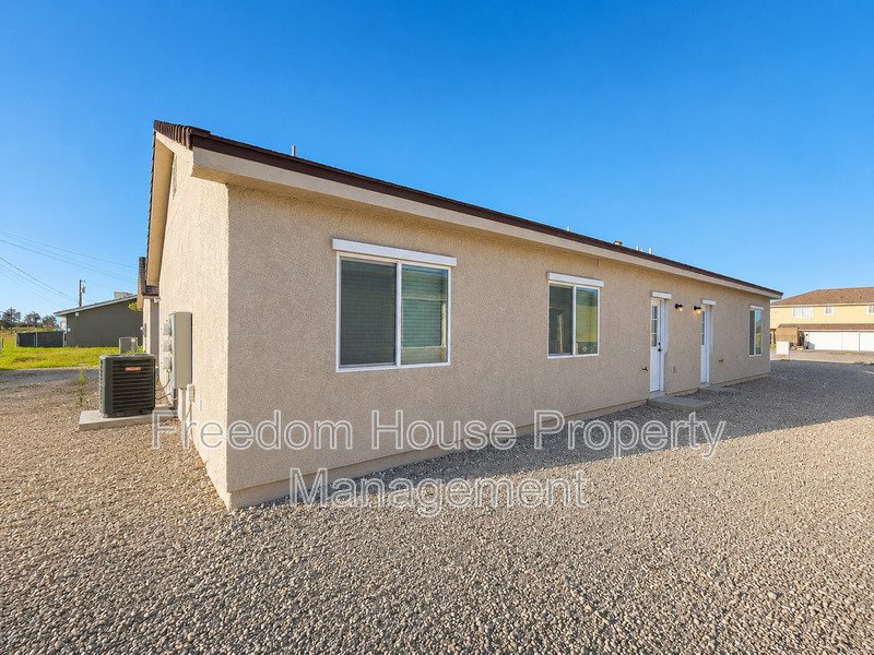 1121 Sixshooter Avenue - 2 property image