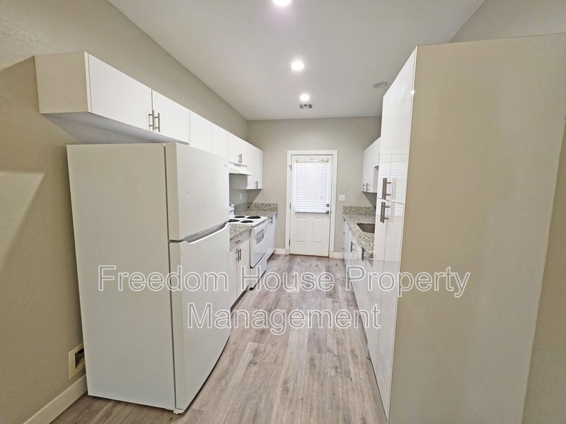 1121 Sixshooter Avenue - 4 property image