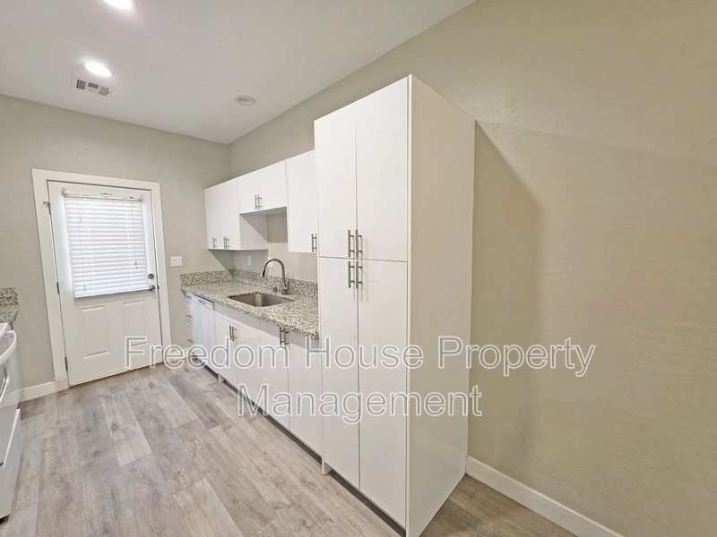 1121 Sixshooter Avenue - 4 property image