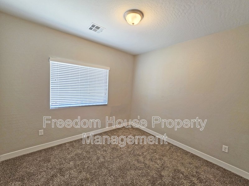 1121 Sixshooter Avenue - 4 property image