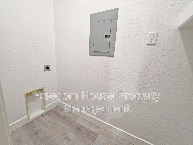 1121 Sixshooter Avenue - 4 property image