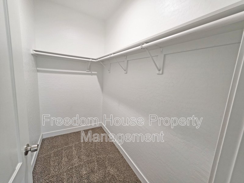 1121 Sixshooter Avenue - 4 property image