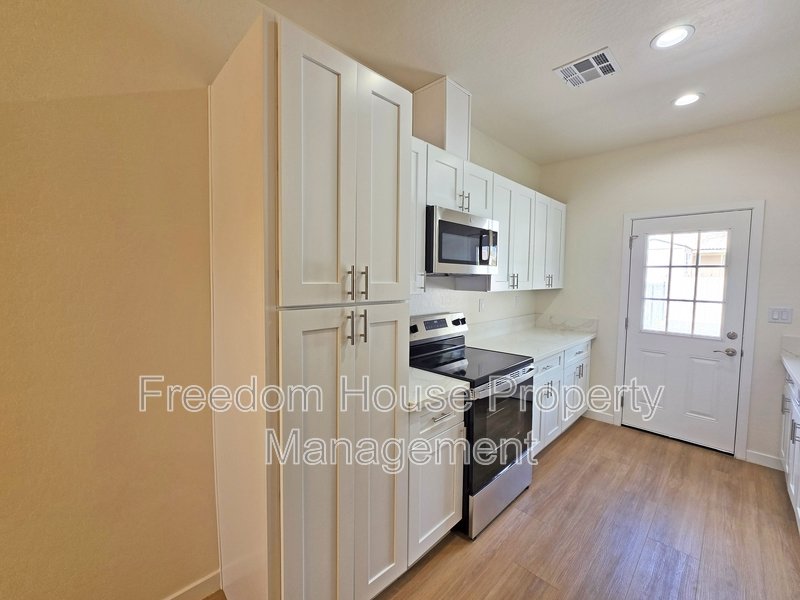 1701 Sycamore Avenue - A property image