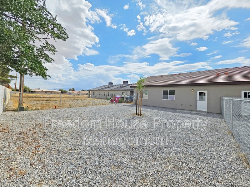 1701 Sycamore Avenue - A property image