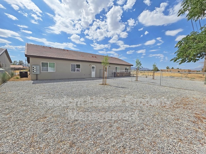 1701 Sycamore Avenue - A property image