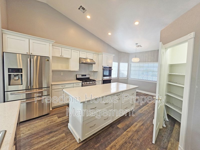 3630 East Vineyard Drive North property image