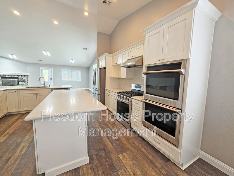 3630 East Vineyard Drive North property image