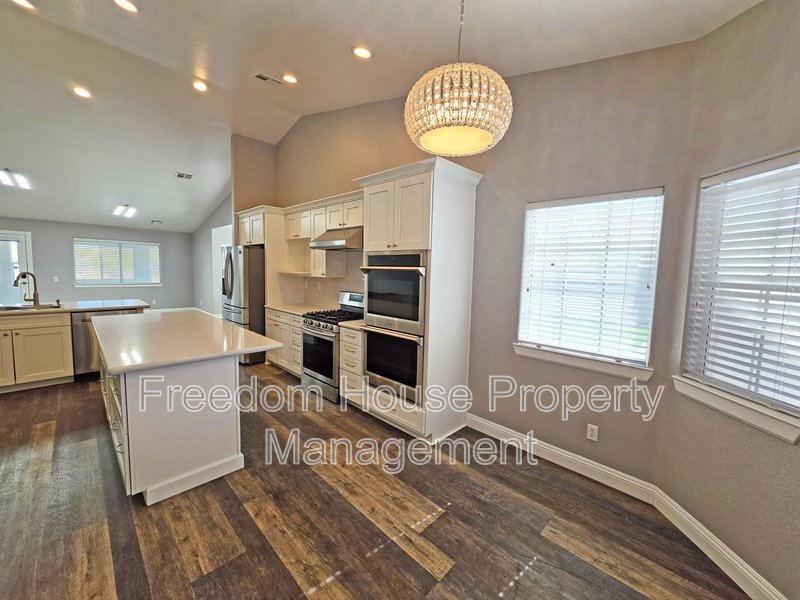 3630 East Vineyard Drive North property image