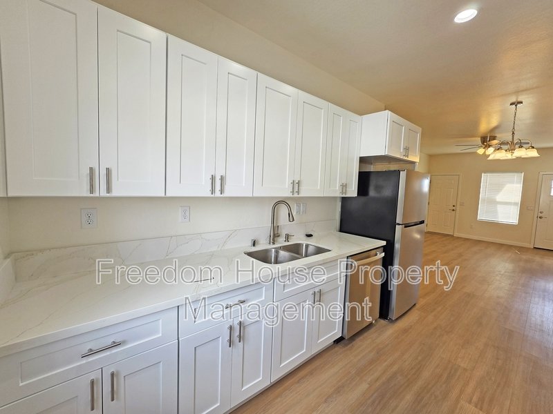 1701 Sycamore Avenue - A property image