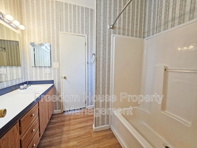 4400 Vicki Ann property image