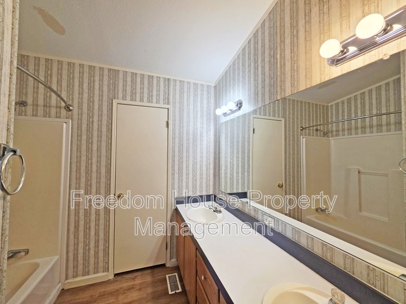 4400 Vicki Ann property image