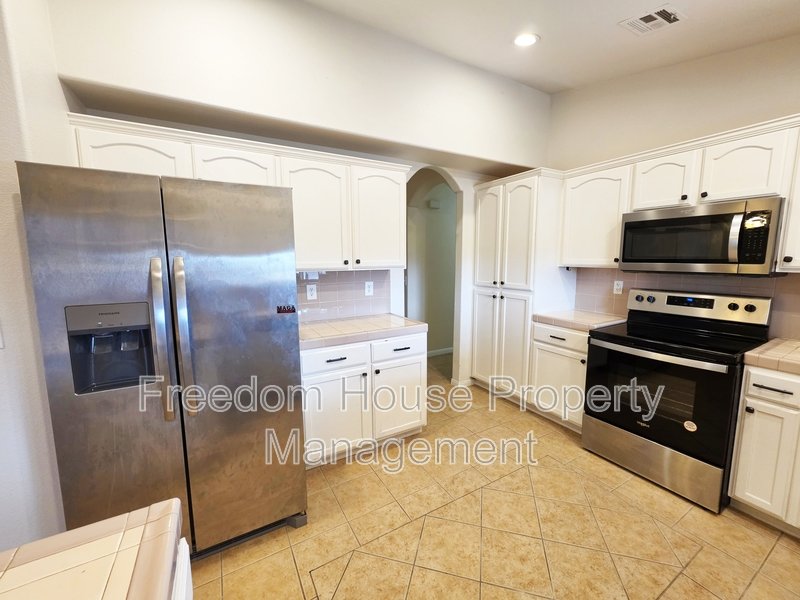 410 East Bellville Road property image