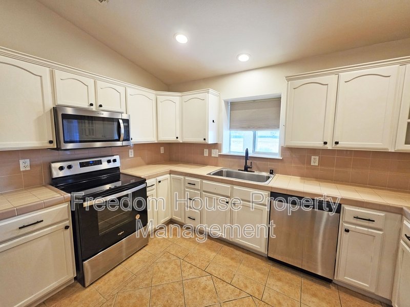 410 East Bellville Road property image