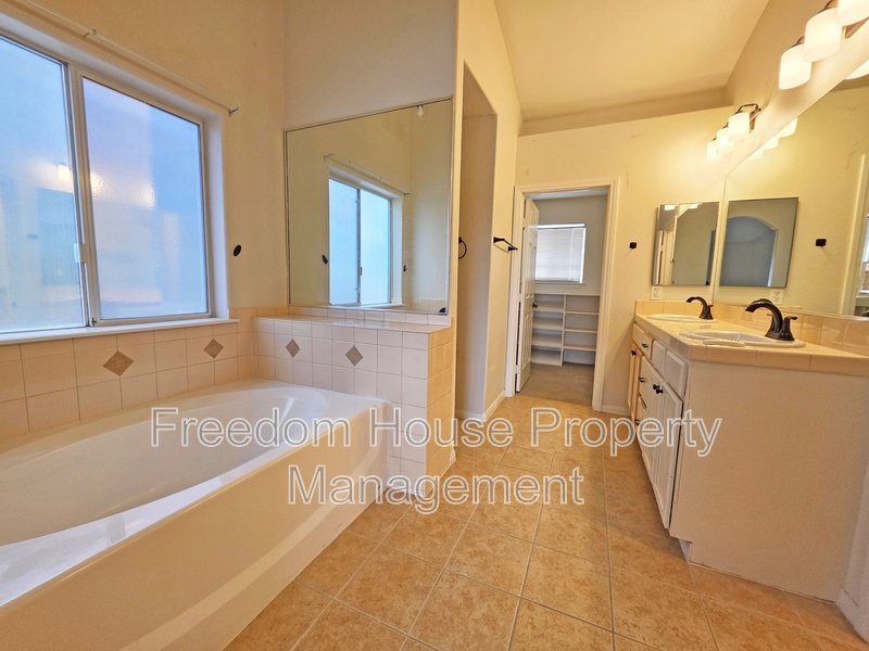 410 East Bellville Road property image